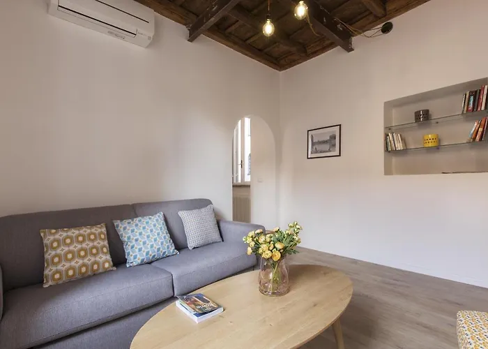 Апартаменты Cozy In Via Degli Spagnoli - Fromhometorome Рим